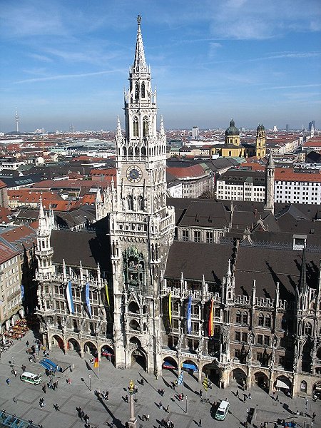 Das Rathaus vom alten Peter aus gesehen Das Rathaus vom alten Peter aus gesehen