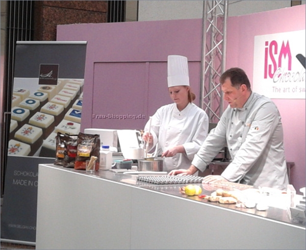 ISM 2013 - Chocolatier Axel Hanf und Assistentin Madelaine ISM 2013 - Chocolatier Axel Hanf und Assistentin Madelaine